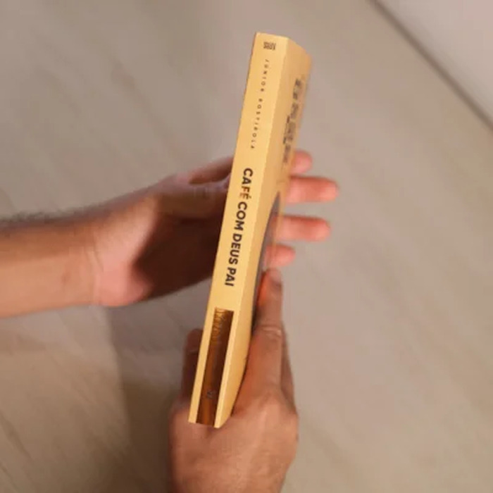 Livro Café com Deus Pai - Junior Rostirola | Devocional Diário para Renovação e Paz