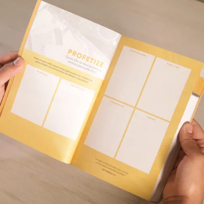 Livro Café com Deus Pai - Junior Rostirola | Devocional Diário para Renovação e Paz